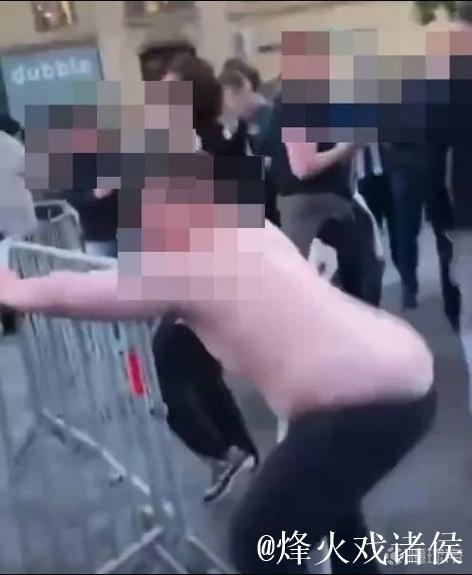 太阳报:马赛对阵纽卡一球迷因厕所不雅行为被发现 太阳报:马赛对阵纽卡一球迷因厕所不雅行为被发现